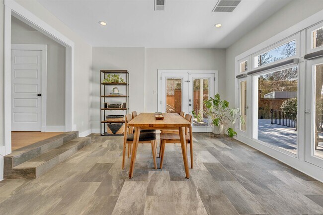 Building Photo - 185 Alexander St