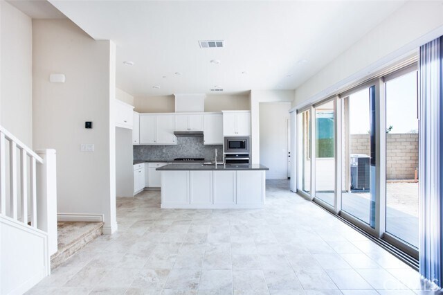 Building Photo - 198 Frame