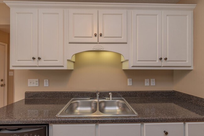 Building Photo - $1,200 - 2 Bed/2 Bath house in Harlem, with all appliances!