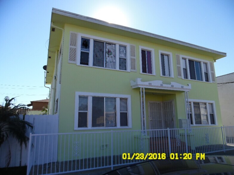 Front - 826 E 10th St