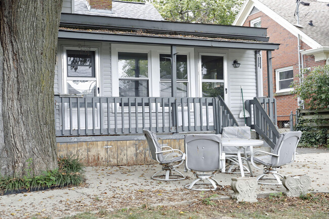 Back Patio & Porch - 341 Colony Blvd