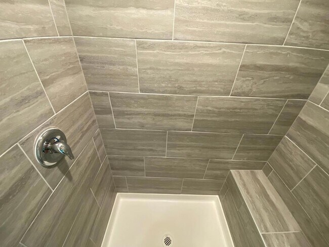 Building Photo - 702 Gimari Dr