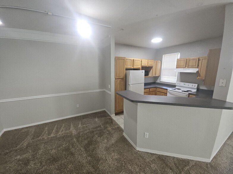 Building Photo - 3281 Soho St