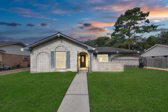 Primary Photo - 23223 Canyon Lake Dr