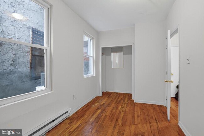 Building Photo - 339 W Girard Ave