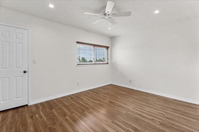 Building Photo - Private Direct-Access 3 Bedroom Townhome with 2 Car Garage, Patio, Balcony, Pool and Tennis