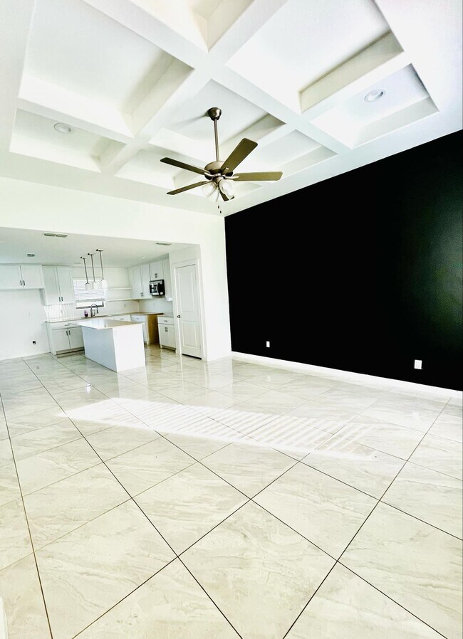 Building Photo - 403 Graneros Ave