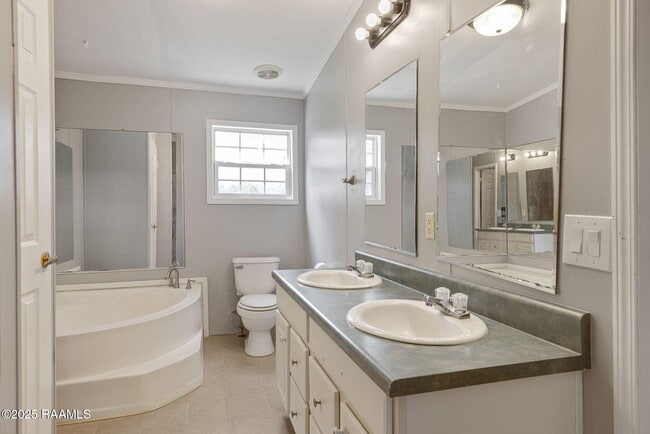 Building Photo - 113 Simon Latour Rd