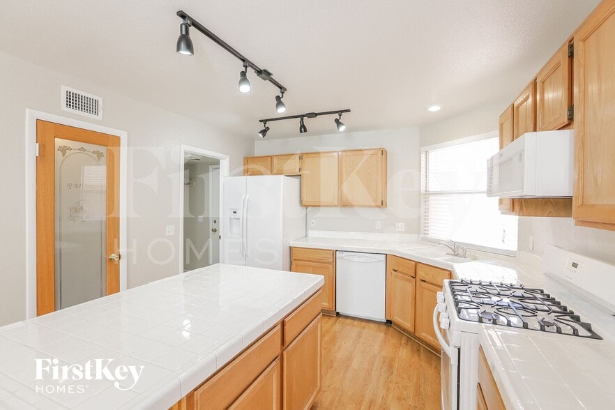 Building Photo - 7861 Mt Shasta Cir