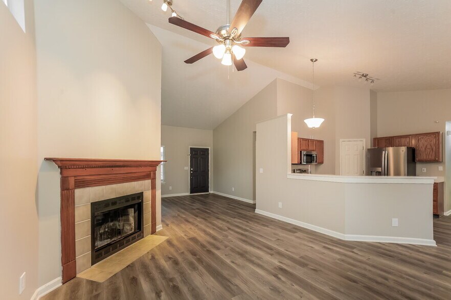 Building Photo - 6425 Meadowfield Dr