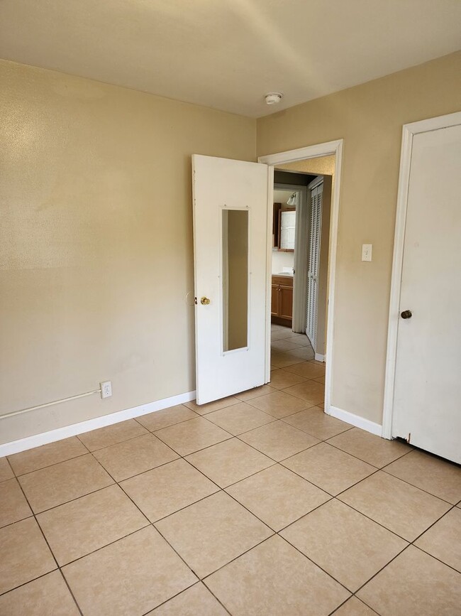 Building Photo - 508 Fraser Dr