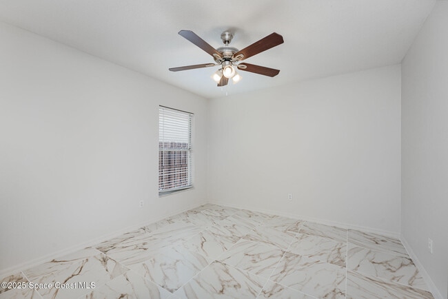 Building Photo - 1630 Sun Gazer Dr