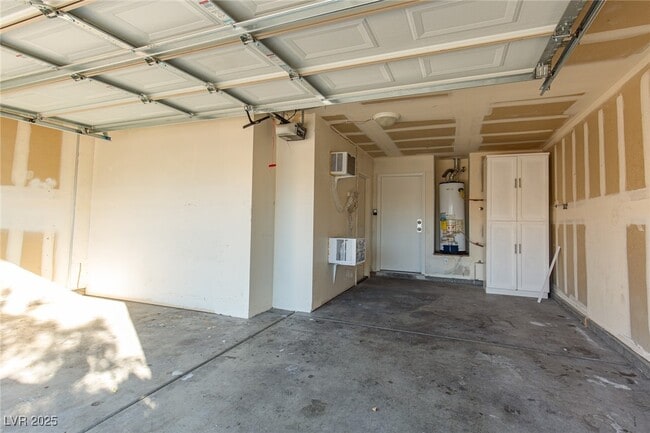 Building Photo - 8564 Shady Pines Dr