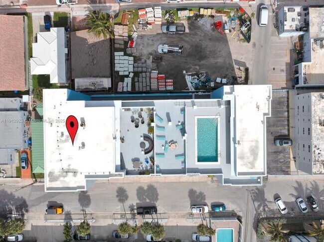 Building Photo - 320 S Surf Rd