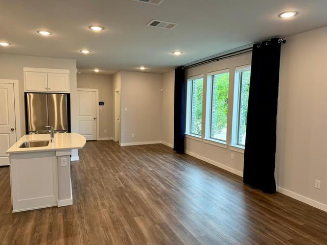 Building Photo - 1300 Ethan Dr