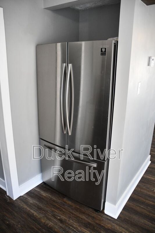 Building Photo - 211 W 10th St