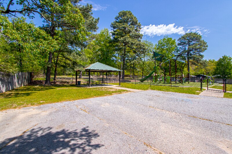 Building Photo - 3320 Henson Pl