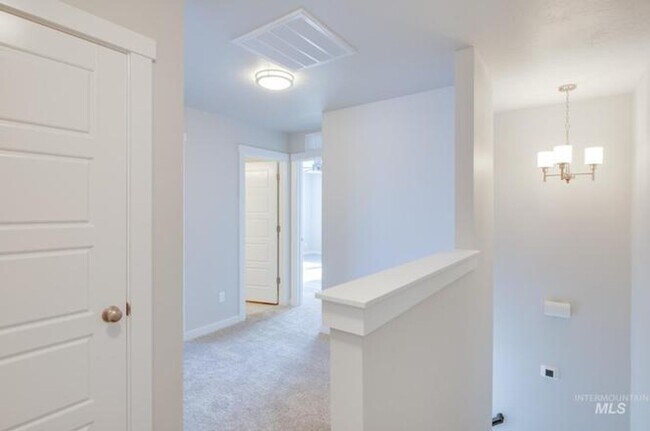 Building Photo - 5820 W Striker Ln