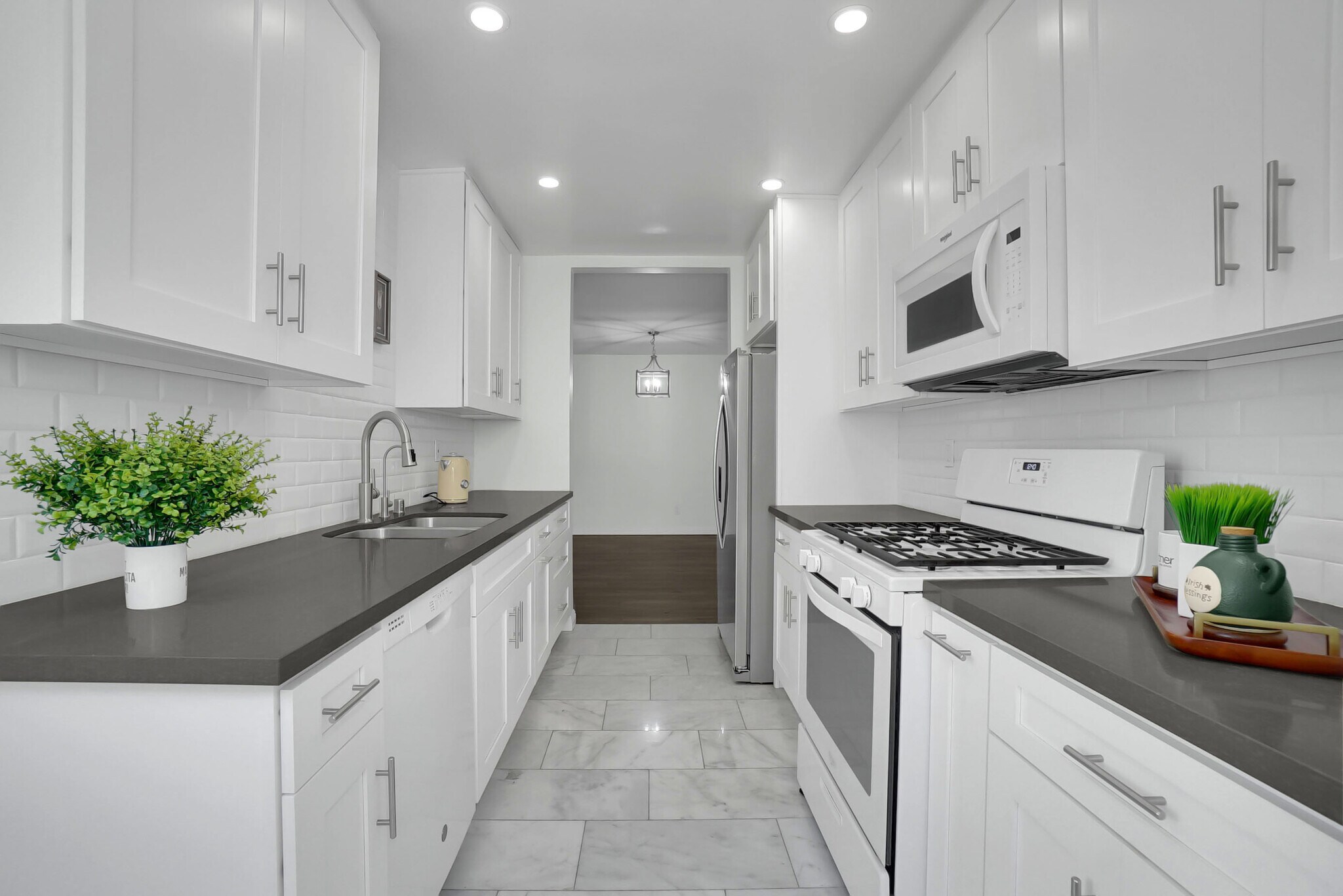 Building Photo - 2223 S Bentley Ave
