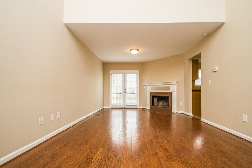 Building Photo - 1549 Bridgecrest Dr