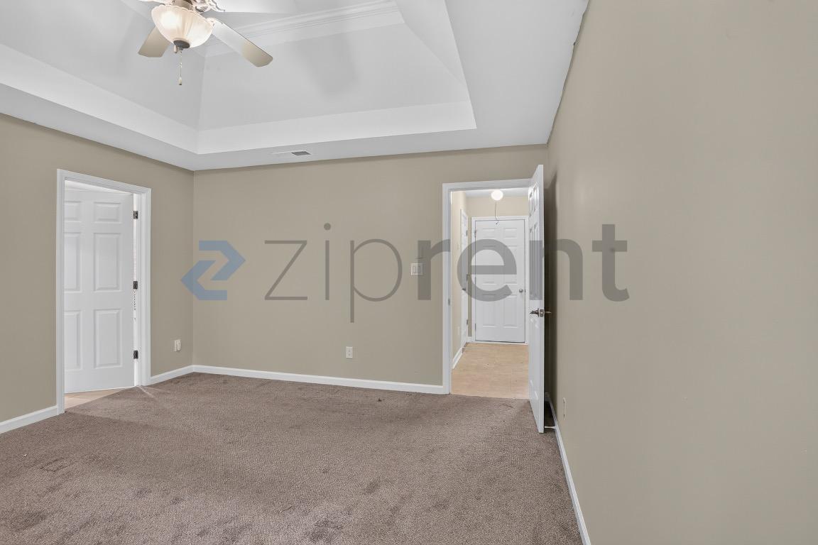 Building Photo - Unit
