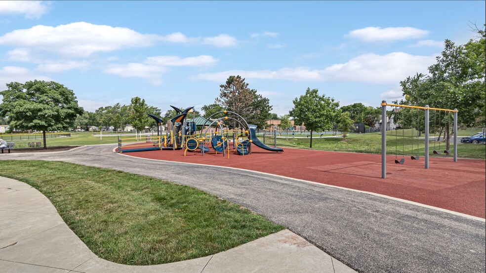 Building Photo - 12 Oak Creek Dr