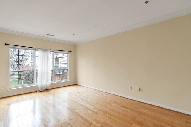 Building Photo - Beautiful 1 Bedroom 1 Bathroom Condo In Much Sought After Exchange At Van Dorn