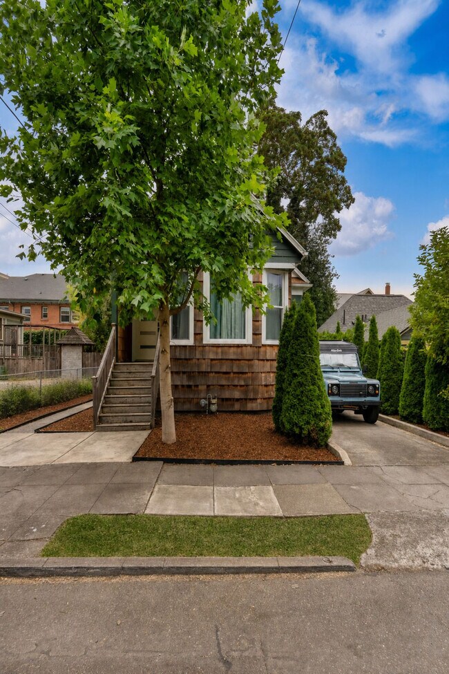 Building Photo - 1425 SE 41st Ave