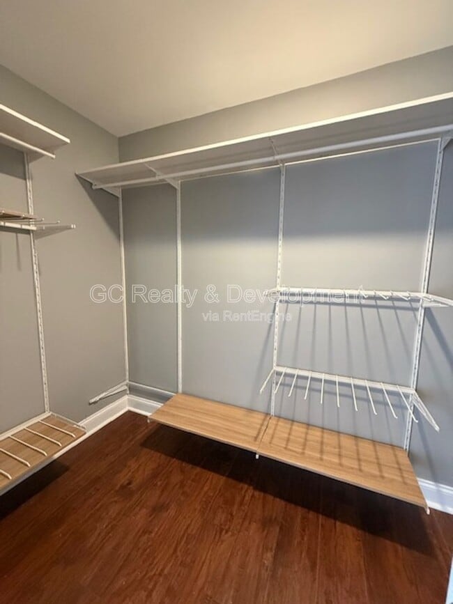 Building Photo - 1540 Beverly Cir W