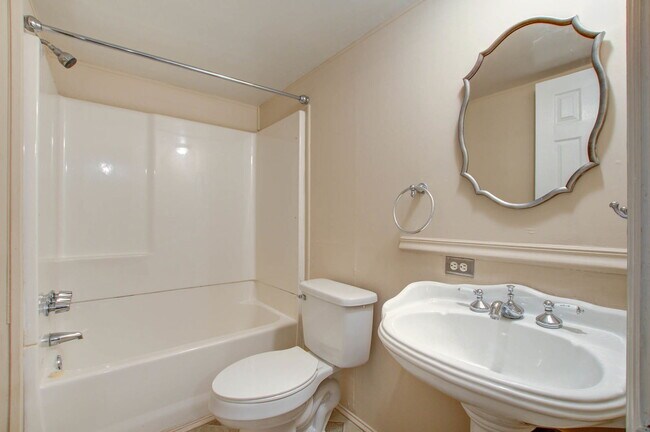 Building Photo - 756 Seaman Ln