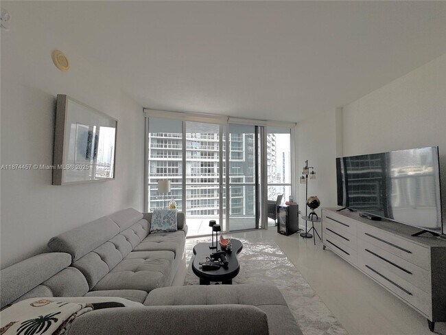 Building Photo - 495 Brickell Ave