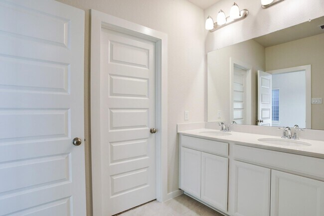 Building Photo - 629 Seabreeze Dr