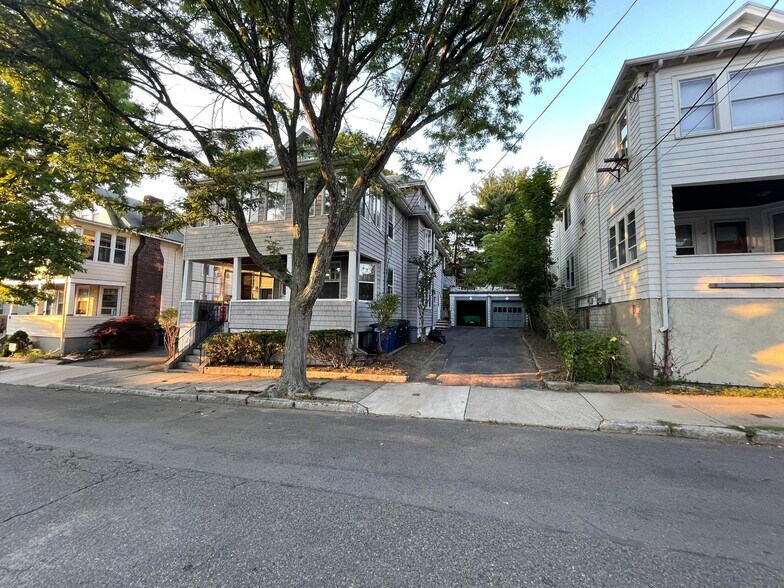 Building Photo - 35 Upland Rd