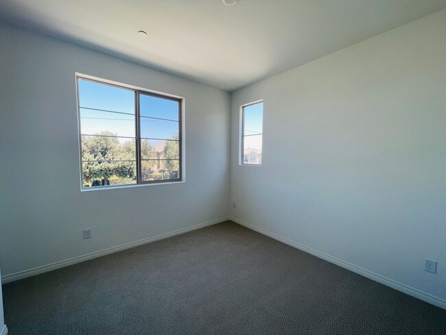 Building Photo - Located in the highly sought-after master-planned community of The Preserve at Chino, this modern...