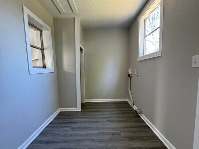 Building Photo - 8708 Lanewood Dr