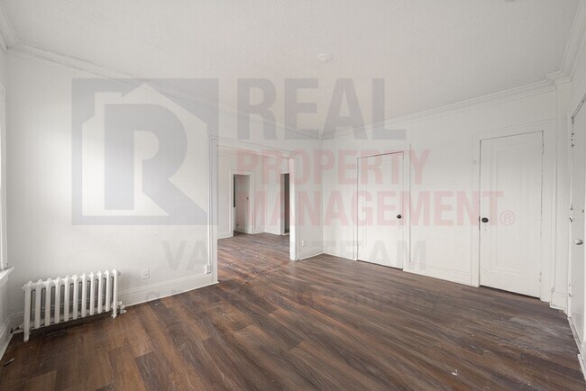 Building Photo - Convenience near Coventry