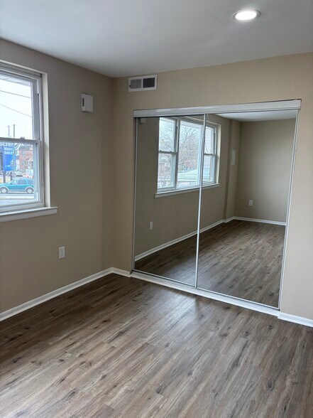 Building Photo - 4322 E Howell St