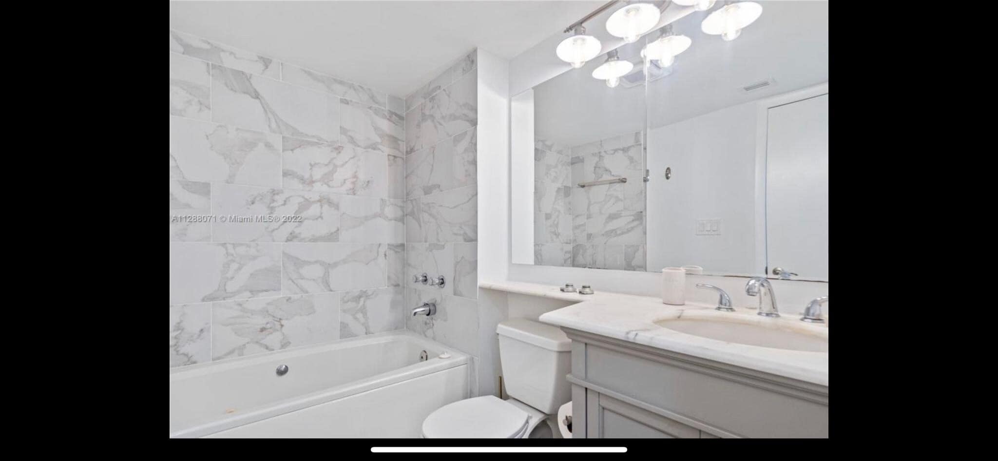 Building Photo - 400 S Pointe Dr