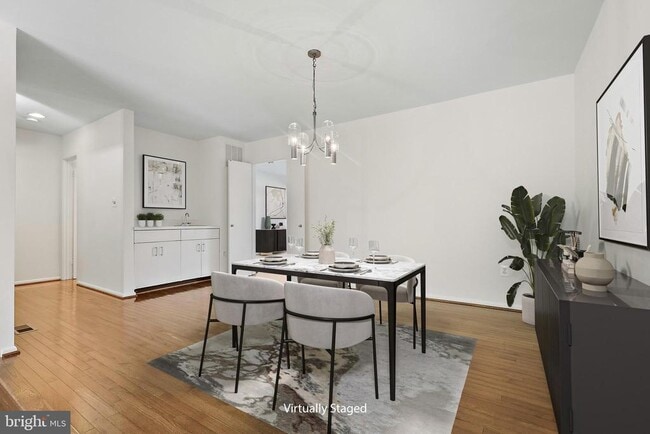 Building Photo - 2006 Lakebreeze Way