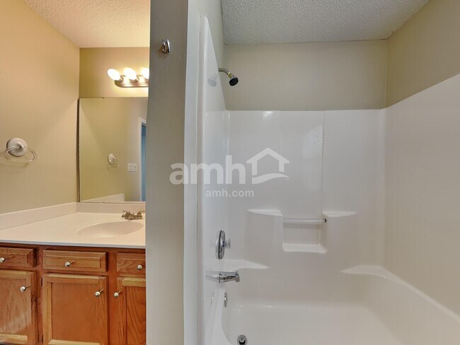 Building Photo - 7614 Henderson Park Rd