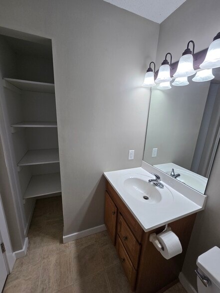 Building Photo - 3437 Ivy Ln