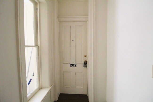 Building Photo - Downtown home for rent