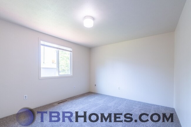 Building Photo - 9530 Pierce St