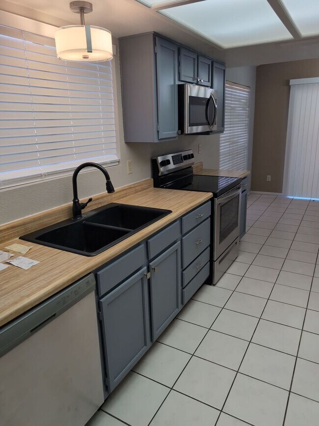 Building Photo - COMING SOON- WONDERFUL NORTH CHANDLER LOCATION!!!!