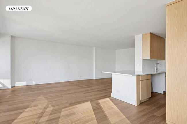 Building Photo - 501 E 87th St