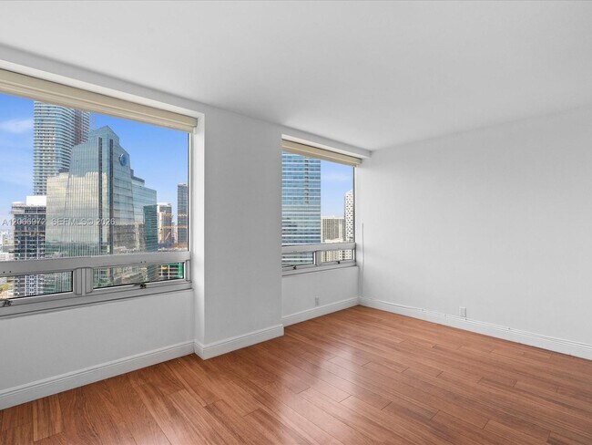Building Photo - 1541 Brickell Ave