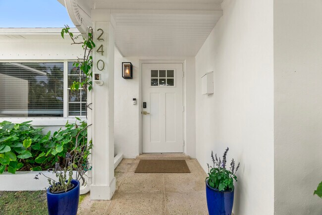 Building Photo - 240 Santa Lucia Dr