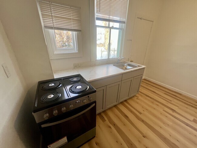 Building Photo - 26 N 16th St