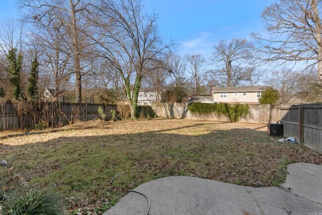 Building Photo - 7 Oak Tree Cir