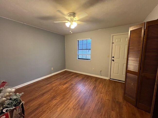 Building Photo - 218 White Dr